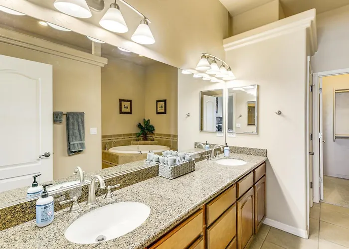 View & Games: Spacious Oasis In Havasu! Holiday home *