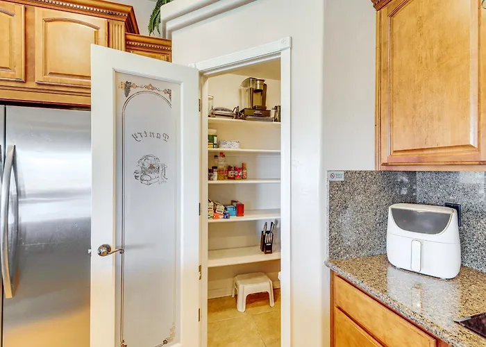 View & Games: Spacious Oasis In Havasu! Holiday home Lake Havasu City