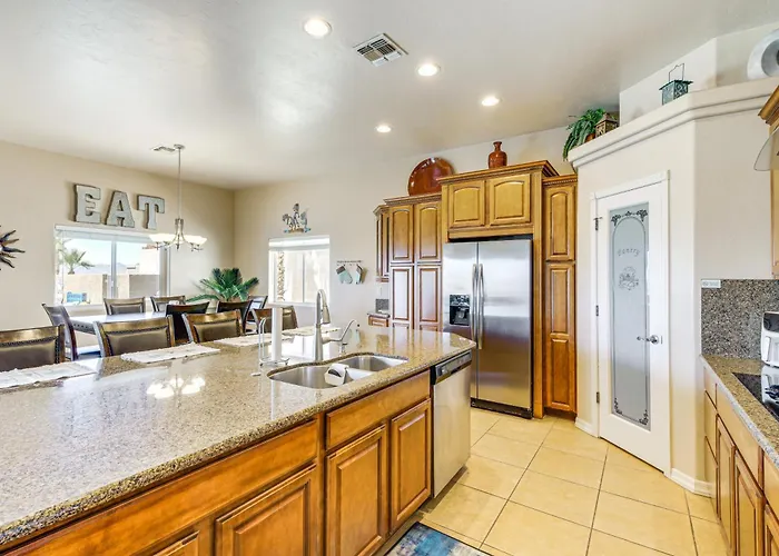 View & Games: Spacious Oasis In Havasu! Holiday home