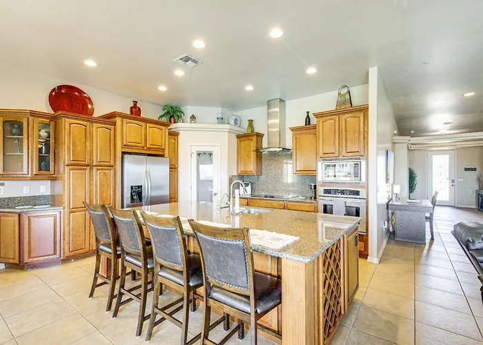 Holiday home View & Games: Spacious Oasis In Havasu! *