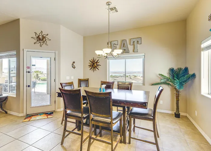 View & Games: Spacious Oasis In Havasu! Holiday home