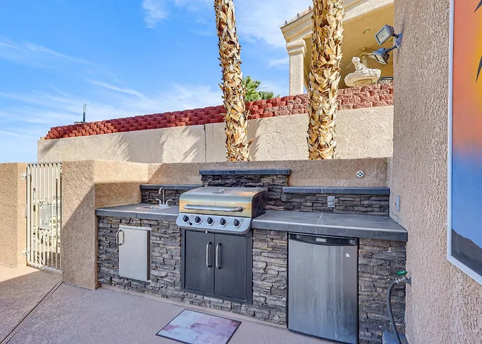 Holiday home View & Games: Spacious Oasis In Havasu!
