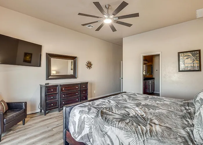 View & Games: Spacious Oasis In Havasu! Holiday home *