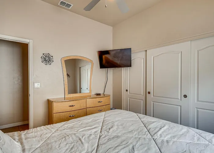 Holiday home View & Games: Spacious Oasis In Havasu! *