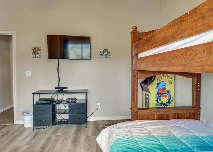 View & Games: Spacious Oasis In Havasu! Holiday home